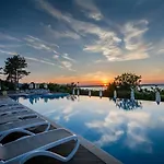 трёхкомнатные роскошные у моря в санта марина Sozopol